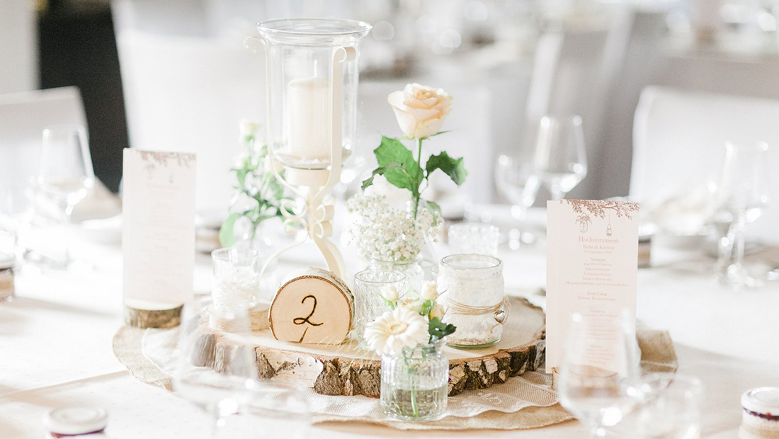 Tischzahlen, Baumscheiben, Kerzenhalter.. alles was ihr für eure Hochzeitsdekoration braucht vom Hochzeitsglück Minden