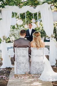 Freie Trauung mit Hochzeitdekoration von Kristina Krug vom Hochzeitsglück Minden