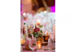 Tischdekoration vom Hochzeitsglück aus Minden auf Hof Frien in der Festscheune