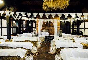 Hochzeitsdekoration zur freien Trauung auf dem Hof Frien in Uchte vom Hochzeitsglück