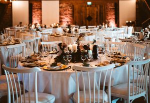 Tischdekoration vom Hochzeitsglück auf dem Hof Frien bei Uchte im Raum Minden