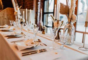 Winterhochzeit auf Hof Frien – Hochzeitsdekoration vom Hochzeitsglück bei Uchte im Raum Minden