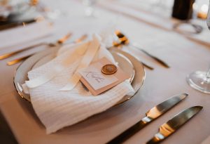 Winterhochzeit Tischdekoraton vom Hochzeitsglück aus Minden in Uchte auf Hof Frien